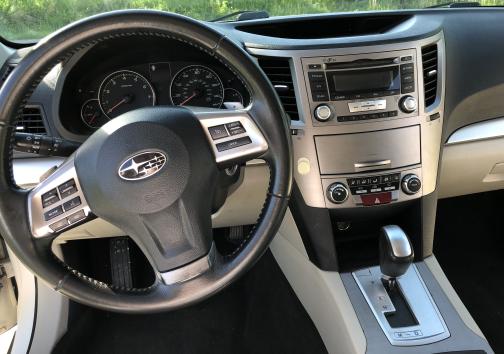 Photo 2 of 10 of 2013 Subaru Outback 2.5i Premium